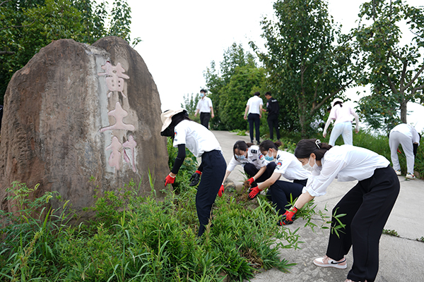 “助力鄉(xiāng)村振興，踐行艱苦奮斗” 將新員工黨性教育活動搬到對口幫扶村2.jpg